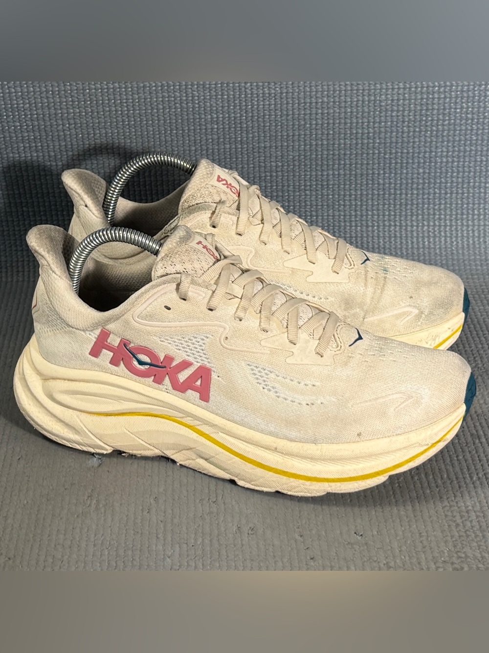 Hoka One One Women's Clifton 10 Cushioned Neutral Running Shoes Size 9